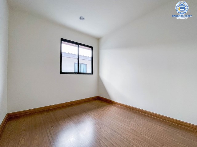 *****ทาวน์เฮ้าส์มือสองย่านนนทบุรี ม.เนเชอร่า เทรนด์ รัตนาธิเบศร์-ราชพฤกษ์ เนื้อที่มากถึง 20.4 ตร.ว. ฟังก์ชัน 3 ห้องนอน 2 ห้องน้ำ 2 ที่จอดรถ สภาพสวยเหมือนมือหนึ่ง บนทำเลแห่งการเดินทาง เพียง 10 นาทีก็ถึงรถไฟฟ้าสายสีม่วง "สถานีบางพลู" ใกล้ทางด่วน "ศรีรัช" จองเลย!